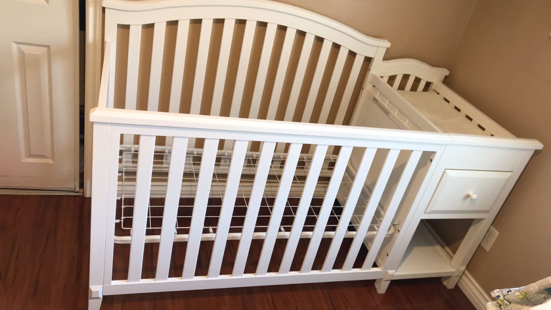 Beautiful New Assembled Sorelle Crib