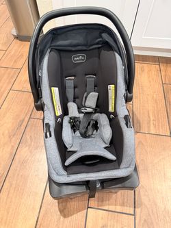 Evenflo car seat - gray and black - up to 35lbs