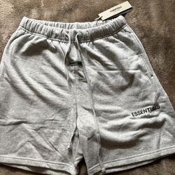 Men Medium Essentials Shorts 