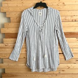 BillaBong Women’s Black & White Striped Long sleeve Tie Front Hooded Top size M