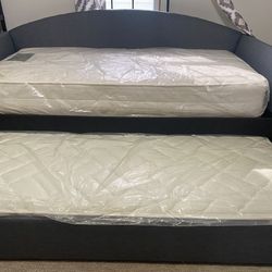 Daybed with Trundel and brand new twin Mattreses /  2 drawer Vanity with led lights