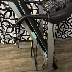 4.3 out of 5 stars (473) Treadmill with Auto Incline - 300 lb Capacity, 3.0HP Folding Electric Treadmill Up to 8.5 MPH Speed, Running Machine with 17.
