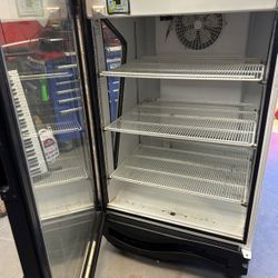 Beverage refrigerator 