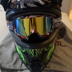 Motorcycle helmet