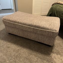 Ashley Mercado Set Ottoman