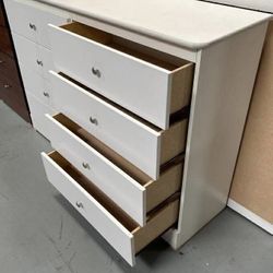 8 Drawer White With Rails 