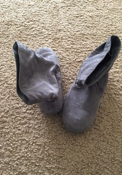 Girls grey boots. Size 3