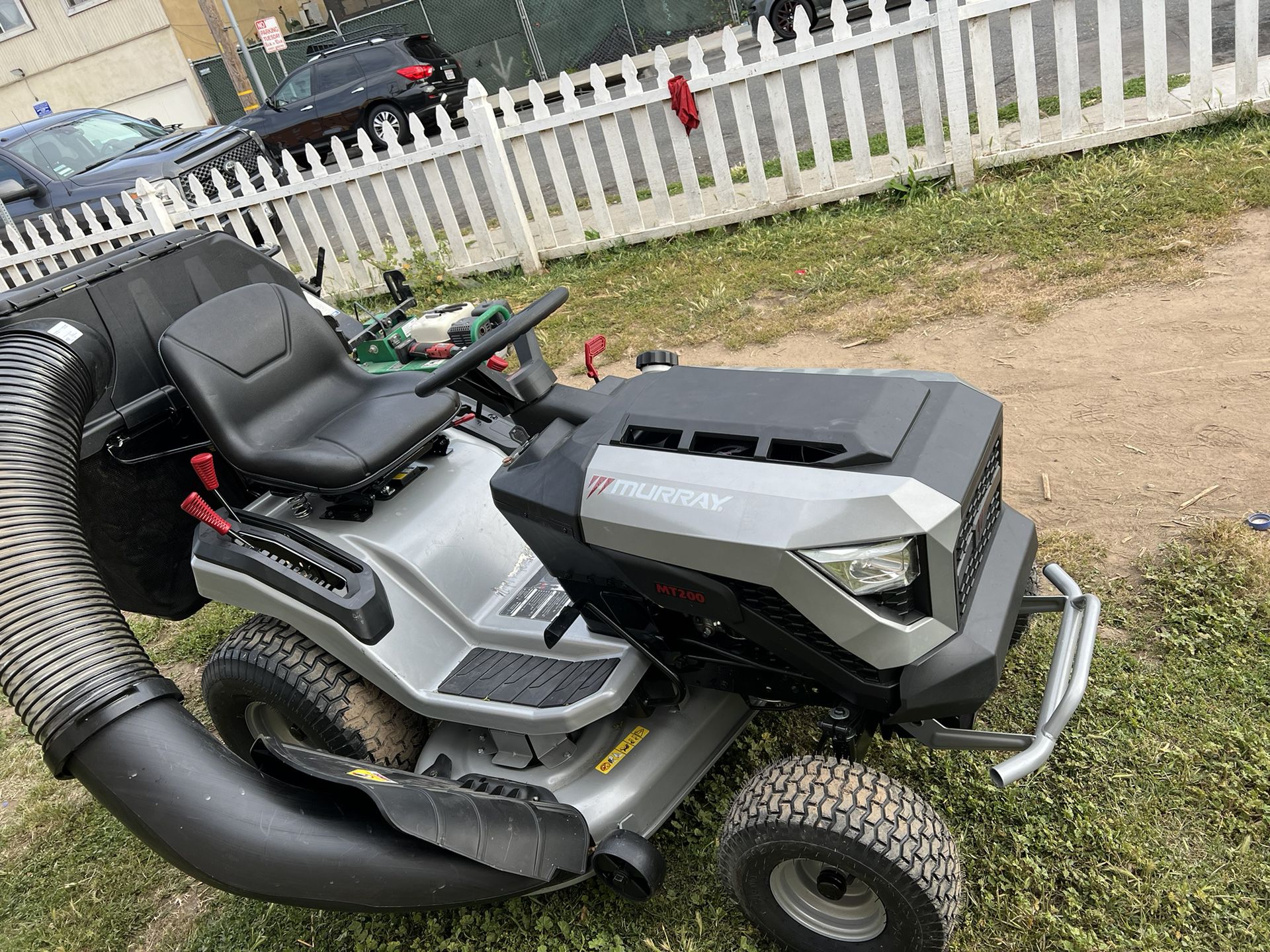 Murray MT200 42 in. 19.0 HP 540cc EX1900 Series Briggs and Stratton Engine  Automatic Gas Riding Lawn Tractor Mower for Sale in Gardena, CA - OfferUp