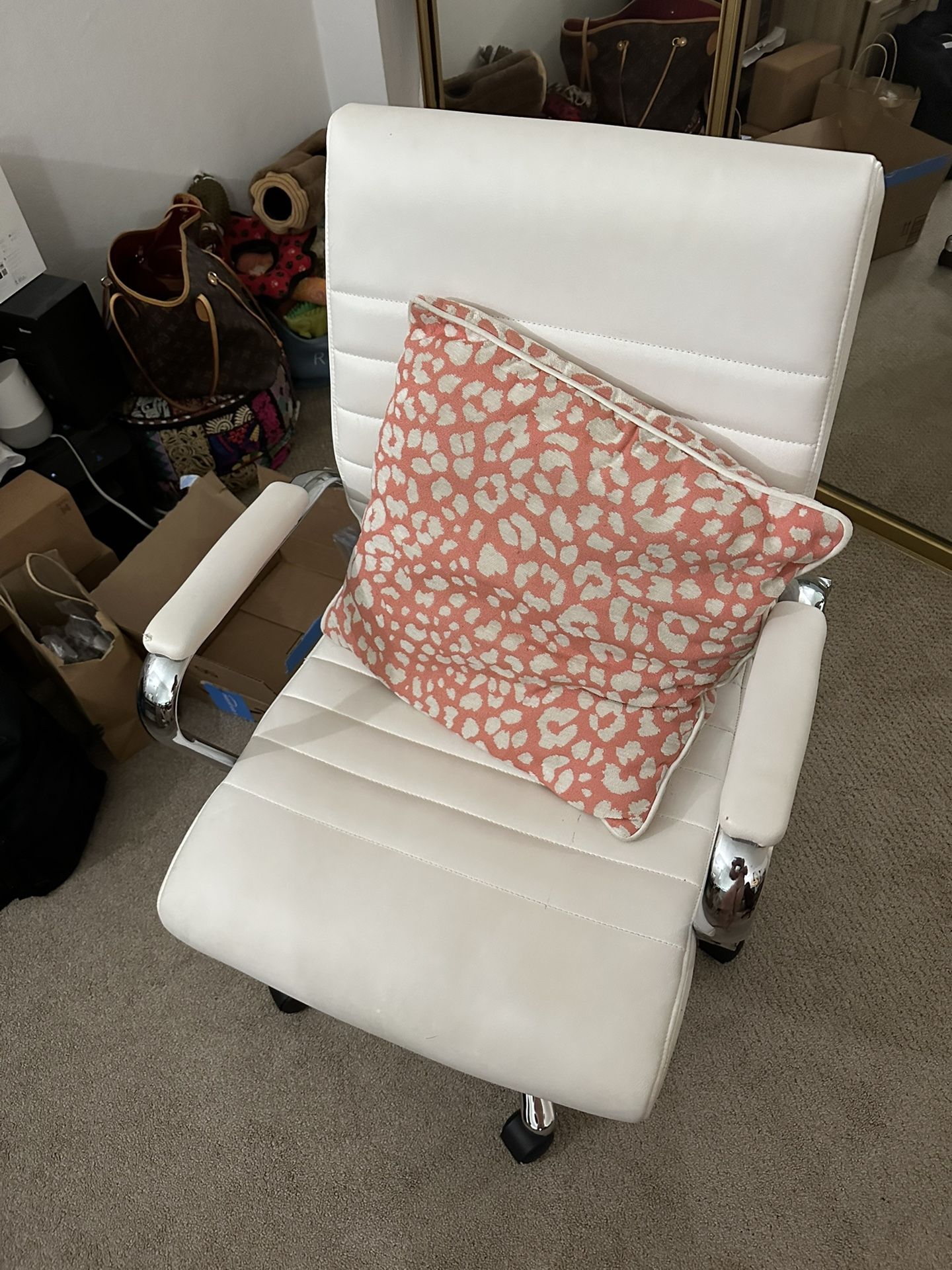 Comfortable White Desk Chair 