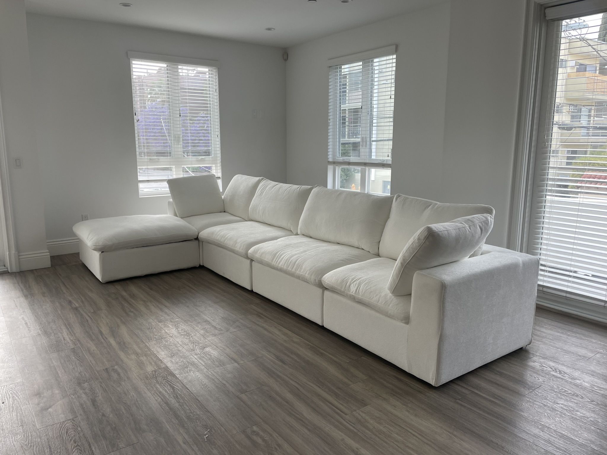 White Cloud 5pc Sectional Couch