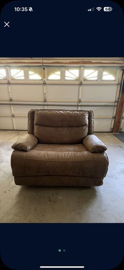 Living Spaces Extra Wide Recliner