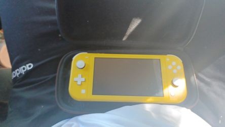 Nintendo Switch Lite + Mario KART 8