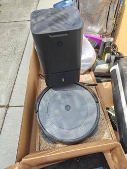 Roomba with Base (Need Restoration)