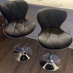 2 black Barstool