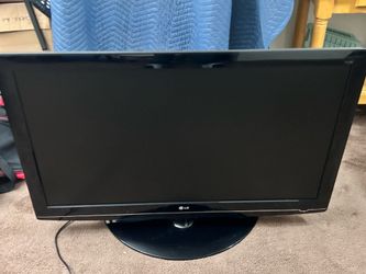 LG tv - Model Number: 47LG50 (A 47-inch LCD television) Didn’t bother if tv works or not, Selling it to use for parts, no remote, buy as is. Cash and 