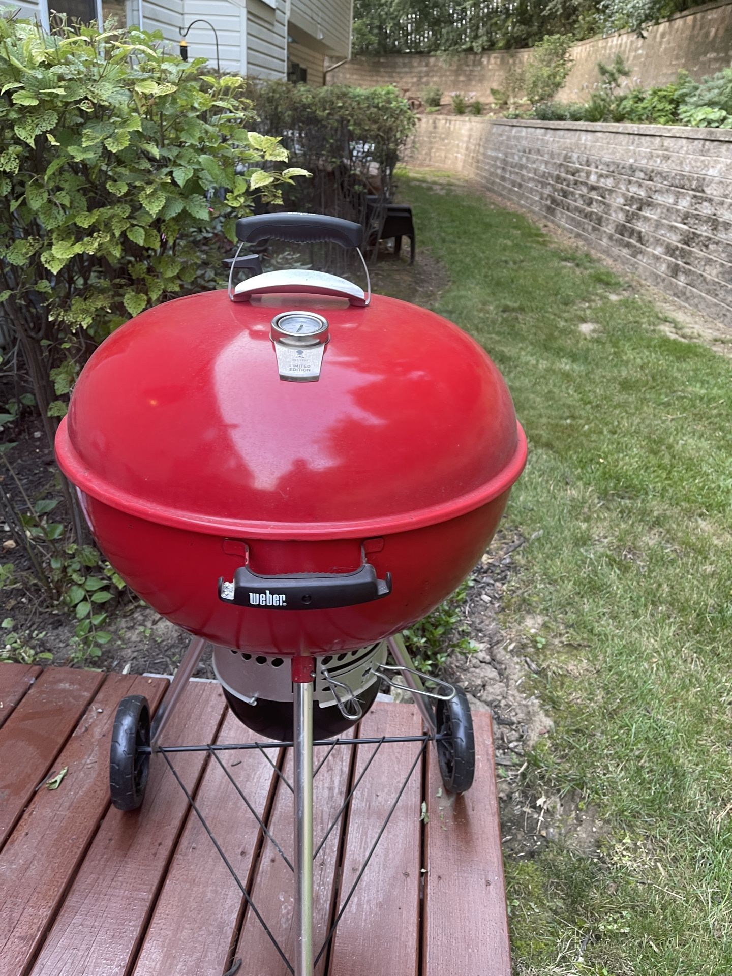 Weber 22” Limited Edition RED