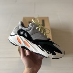 Adidas Yeezy 700 Wave Runner Size 9