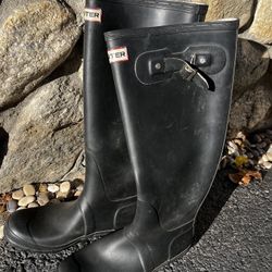 HUNTER brand original tall waterproof rain boots, black rubber, women’s size 7M