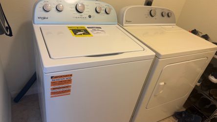 Whirlpool washer dryer in great working condition