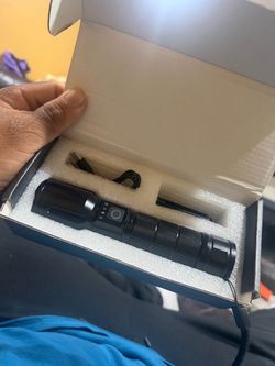 Rechargable flashlight