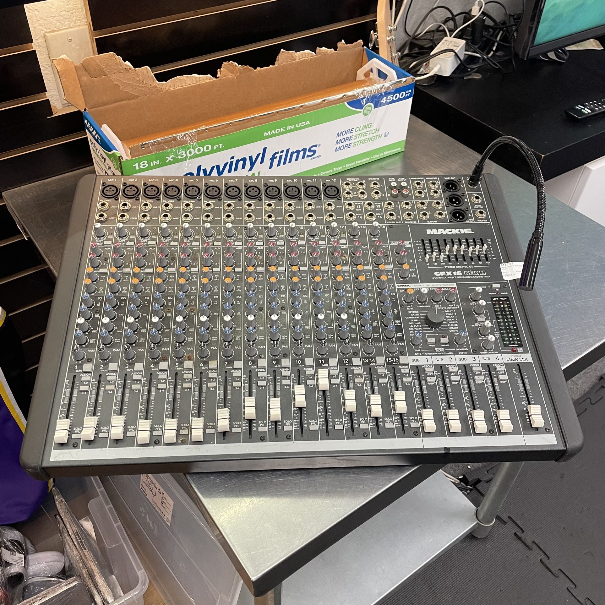 Mackie 16 Channel Sound Mixer 199854