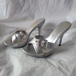 Cherish Shoes Heels Size 7.5 Silver Grey