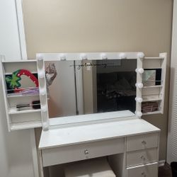 VANITY PRINCESS Vanity Desk with Lighted Mirror and Switches