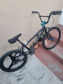 BMX BIKE GT JUNIOR PRO BIKE