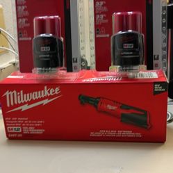 Milwaukee M12 Ratchet And Batteries 