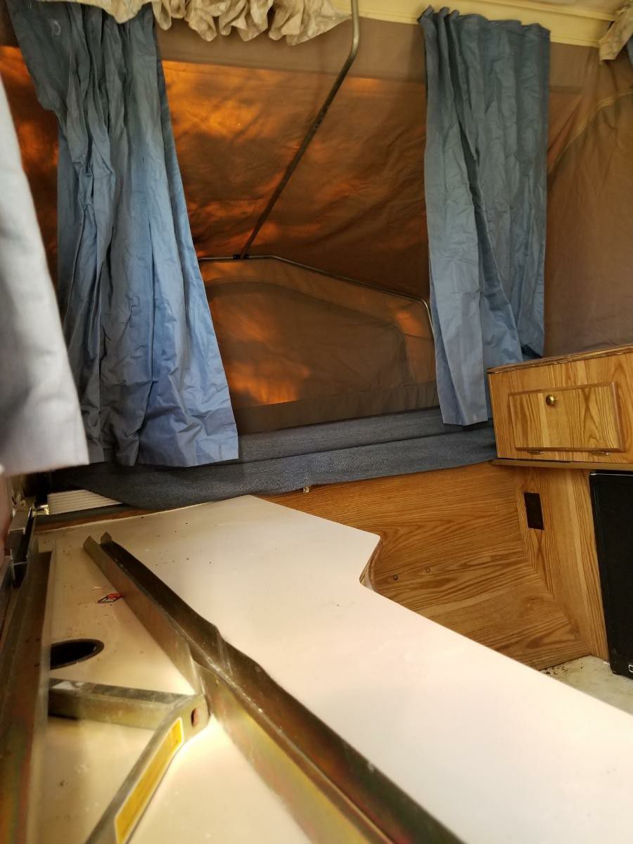 Pop-up camper