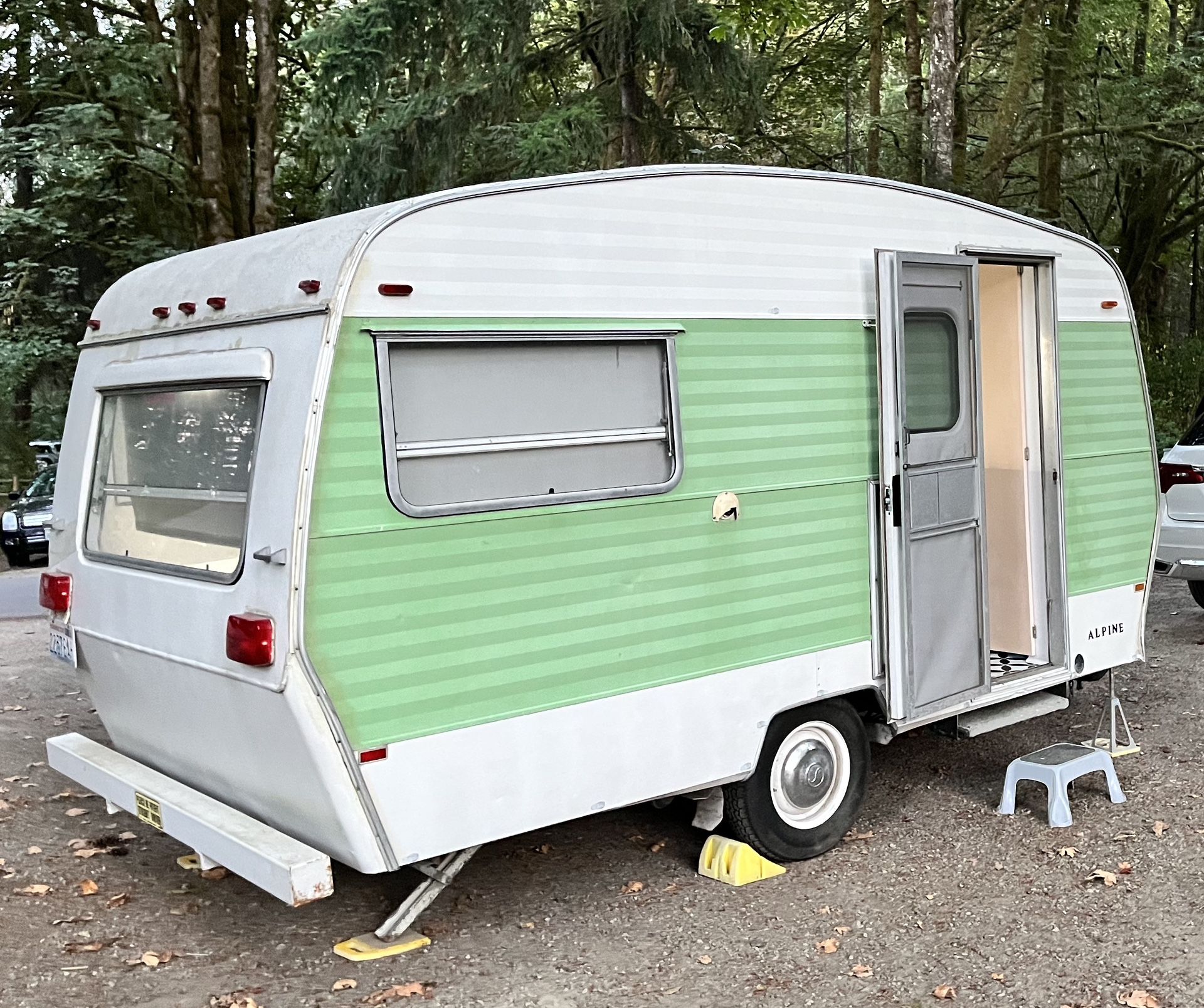 Alpine Sprite Camper Renovated 1580lbs AC Sleeps 4