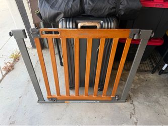 Summer Infant West End Extra Wide Safety Pet and Baby Gate, 36"-60" Wide, 30" Tall, Pressure or Hardware Mounted, Install Wall to Wall in Doorway, Aut