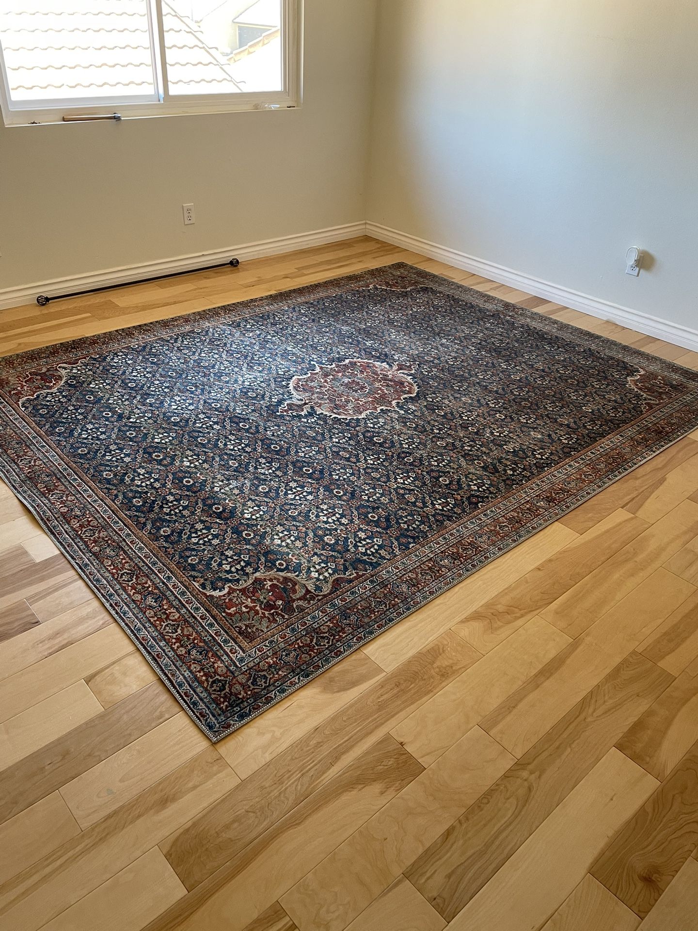 Area Rug 7’6”x9’6”