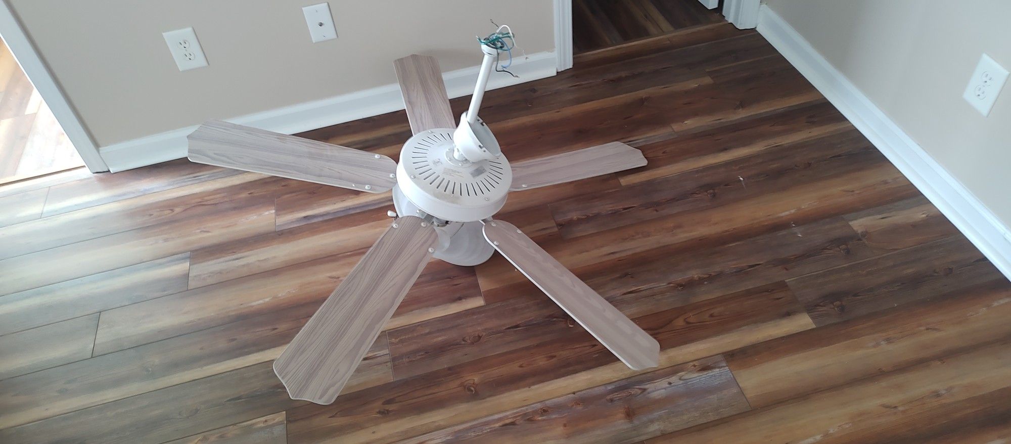 White Ceiling Fan 