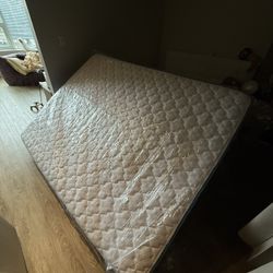 Almost New Queen Mattress 10 inches 