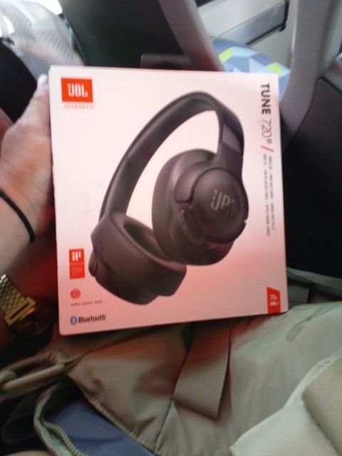 JBL Tune 720 BT Headphones