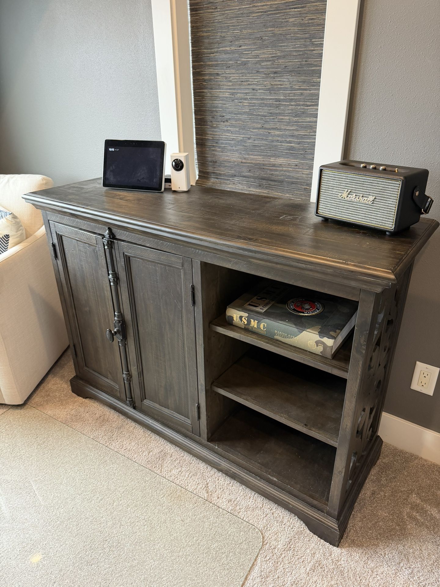 Office Furniture: Desk And Credenza