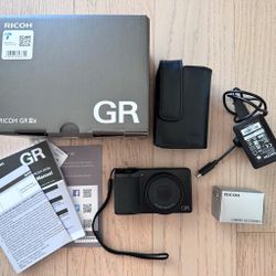 Ricoh GR IIIx Set with extra battery and leather GR case