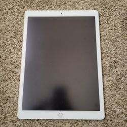 iPad PRO 12.9 1st Generation 32gb + Accessories