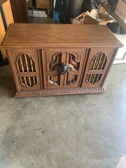 Vintage Capehart stereo in good conditions Radio, Record player and 8 Track everything works , small size L42”X H27”XD18”