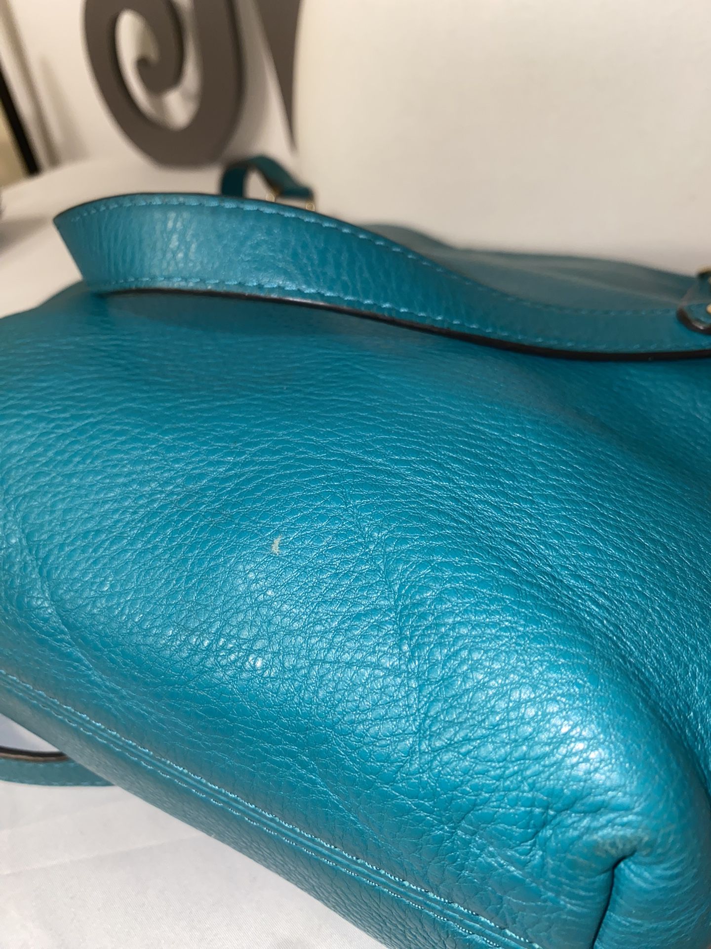 Michael Kors Saffiano Leather 3-in-1 Crossbody Clutch for Sale in Woodburn,  OR - OfferUp