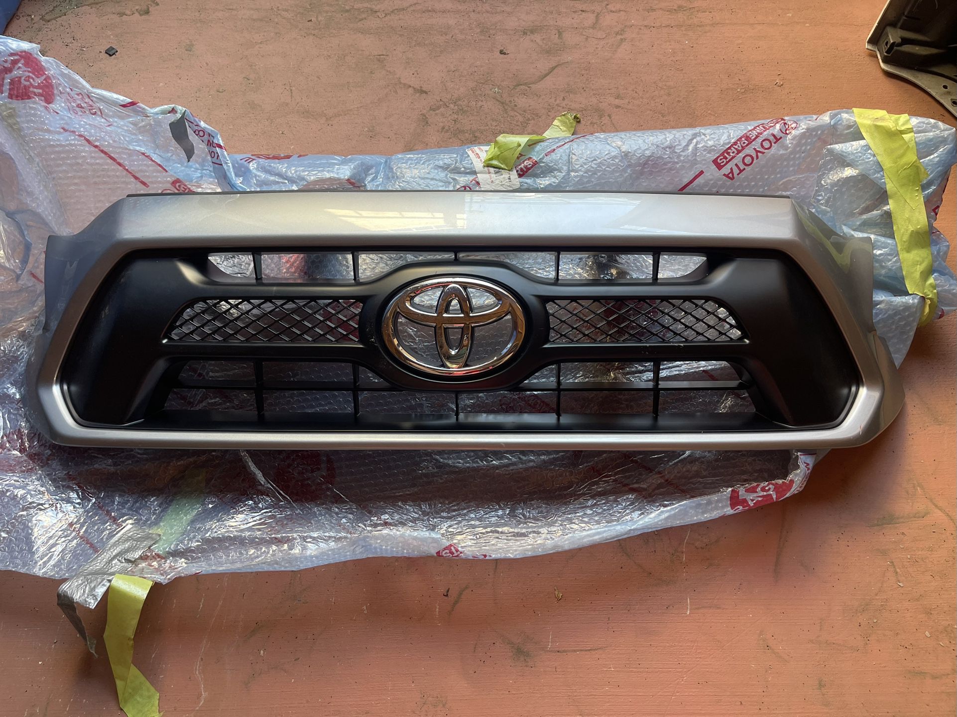 12-15 Toyota Tacoma Oem Used grille Silver 