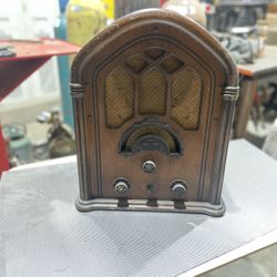 Lot Of antique Radios