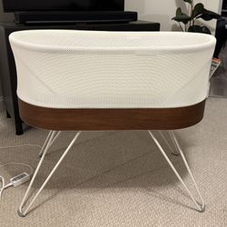 SNOO Smart Sleeper Bassinet (Includes Sleep Sacks & SNOObear)