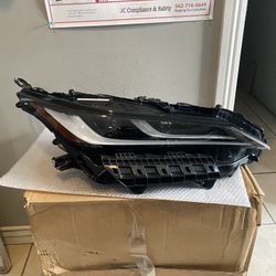 2021-2024 Toyota Venza Right Headlight 
