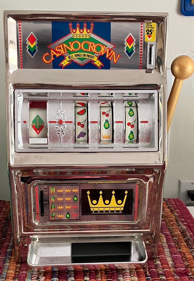 Casino Crown Jackpot Slot Machine Game - Vintage