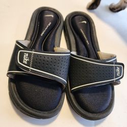 NIKE COMFORT FOOTBED SANDALS W/ADJUSTABLE STRAPS (7)