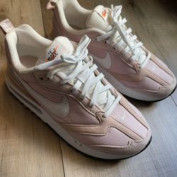 Size 8 Nike Dawn