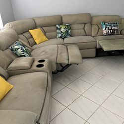 Recliner Sectional 