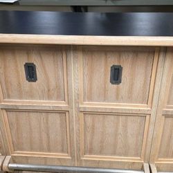 Oak rolling Bar w/Fliptop Countertop